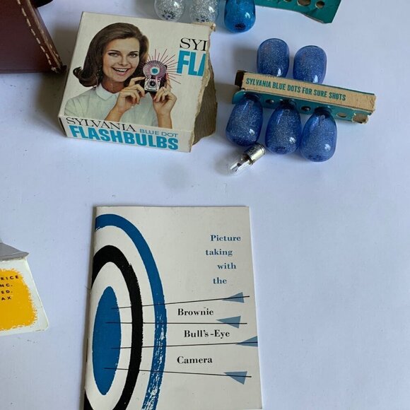 Kodak Brownie Bulls-Eye Camera Outfit In Box Flash Bulbs Leather Case - Picture 6 of 13